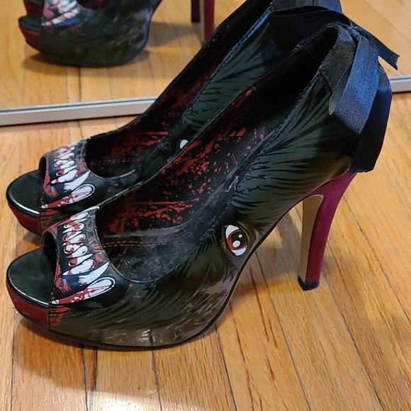 Shoes - Picture 2 of 4